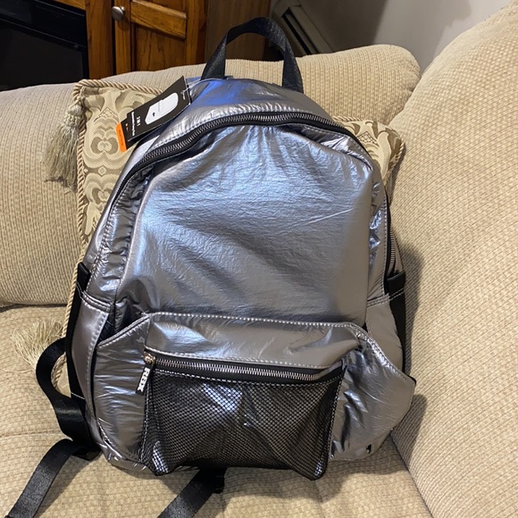 🔘NWT RBX Metallic Silver 2 in 1 Backpack - Picture 7 of 16